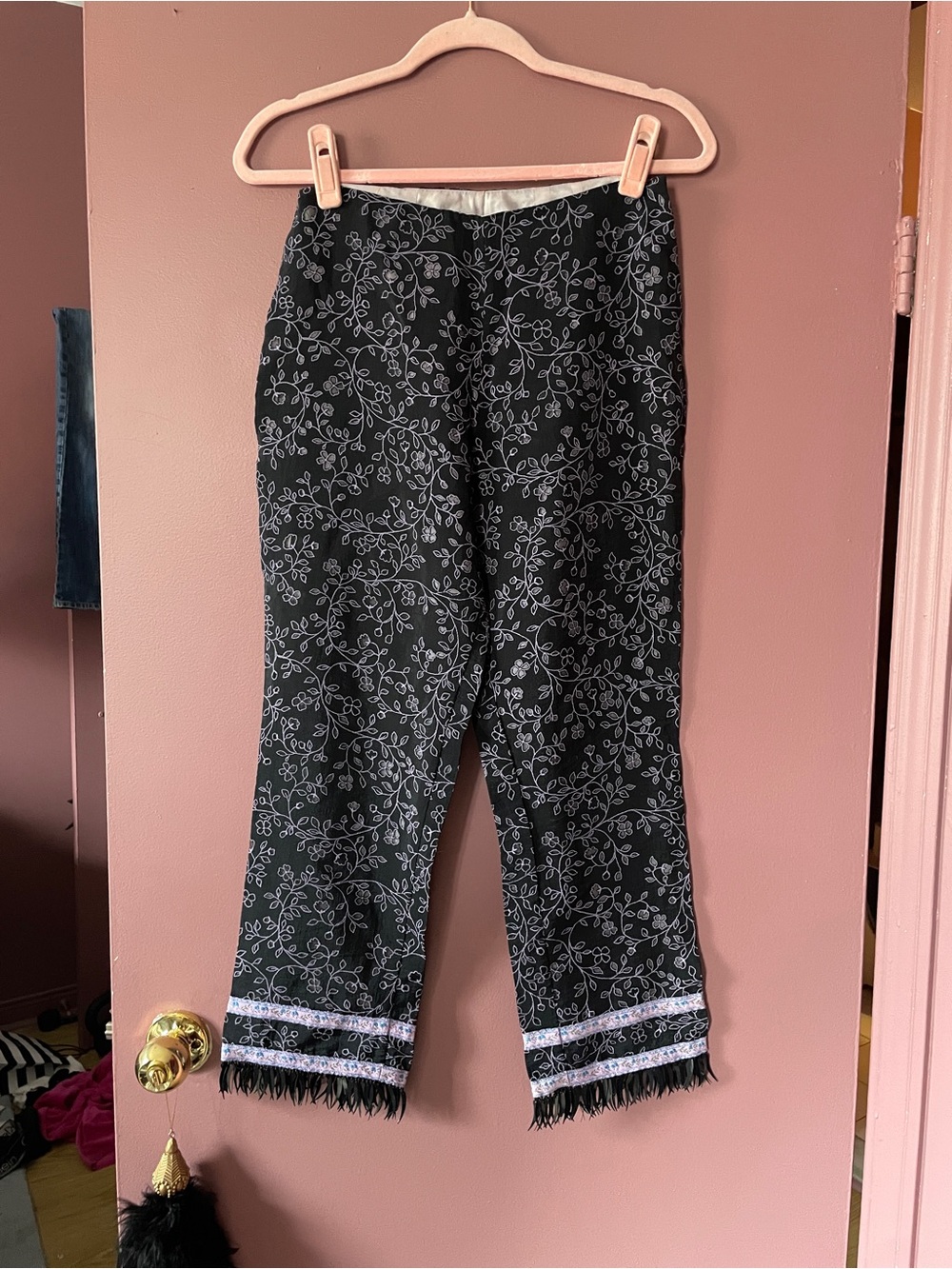 BETSEY JOHNSON 90’s EMBROIDERED CAPRIS WITH BEADING